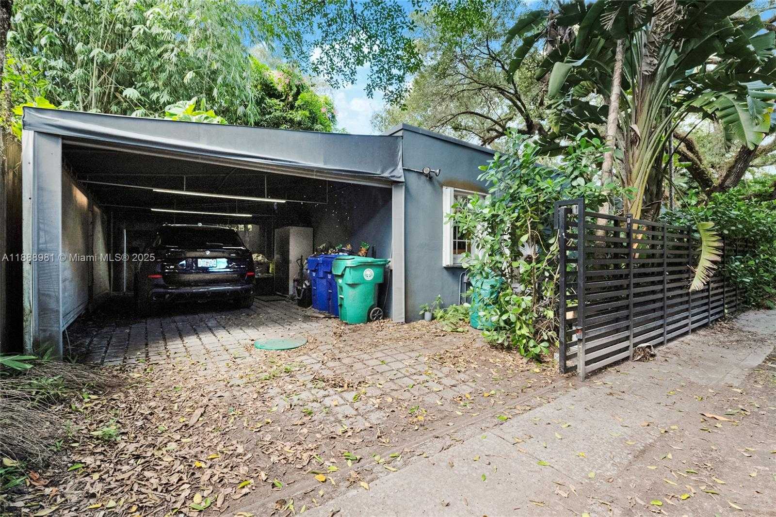 Small Image of 3940 LOQUAT AVE #3940, Miami Number 17
