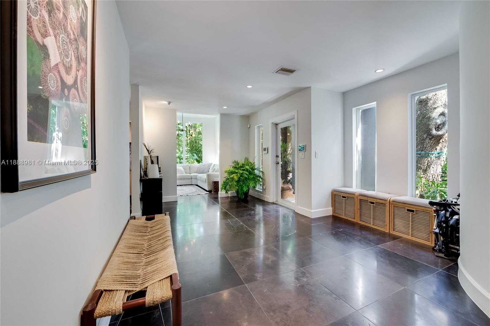 Small Image of 3940 LOQUAT AVE #3940, Miami Number 4