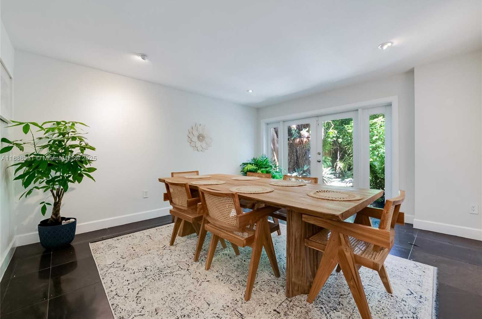 Small Image of 3940 LOQUAT AVE #3940, Miami Number 5