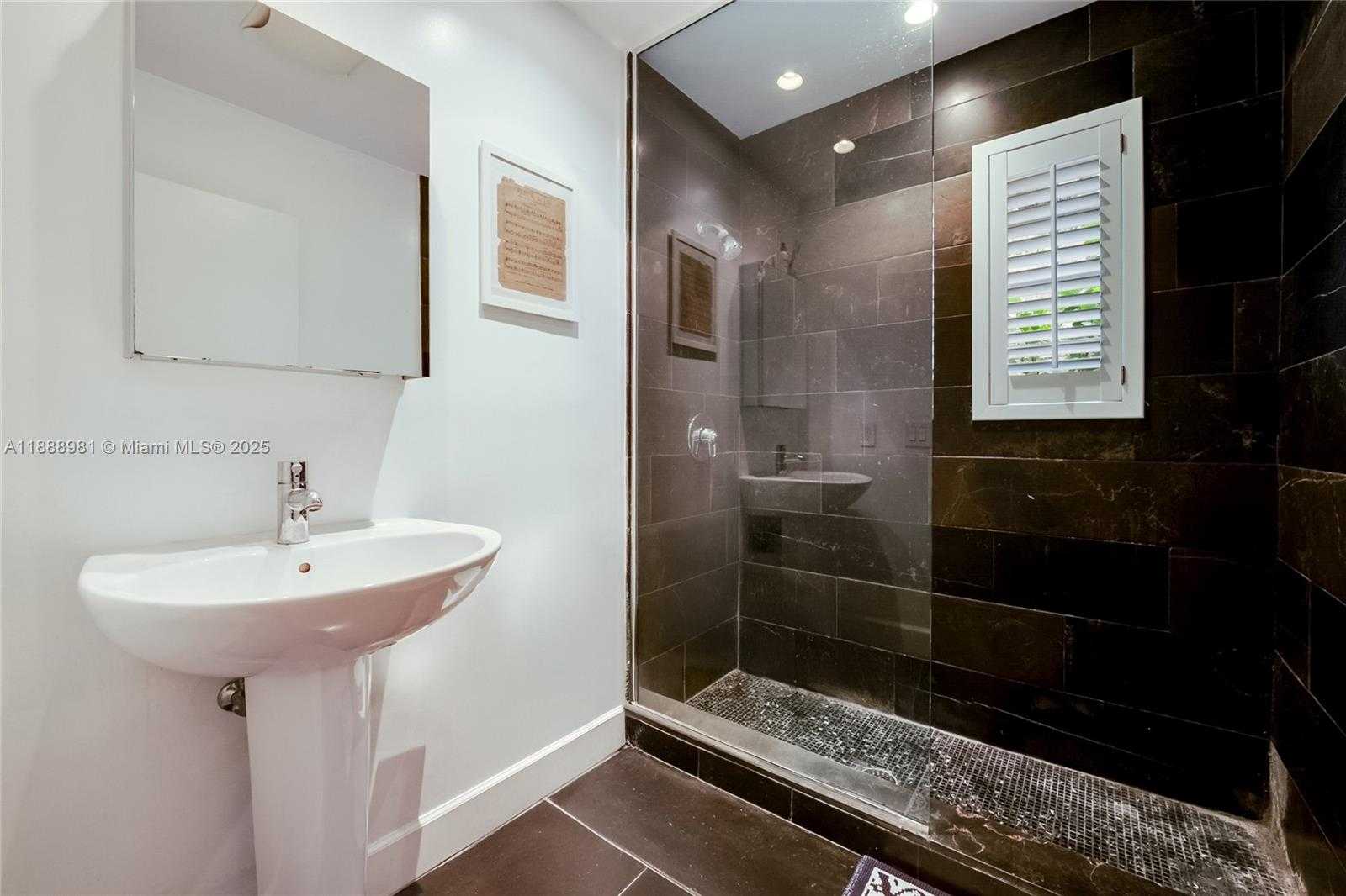 Small Image of 3940 LOQUAT AVE #3940, Miami Number 7