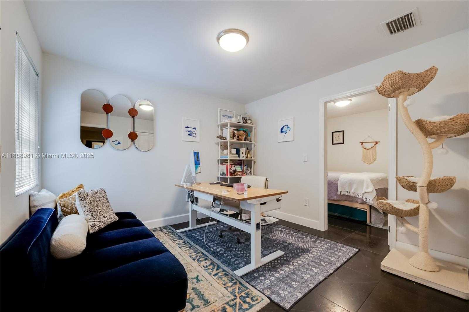 Small Image of 3940 LOQUAT AVE #3940, Miami Number 9