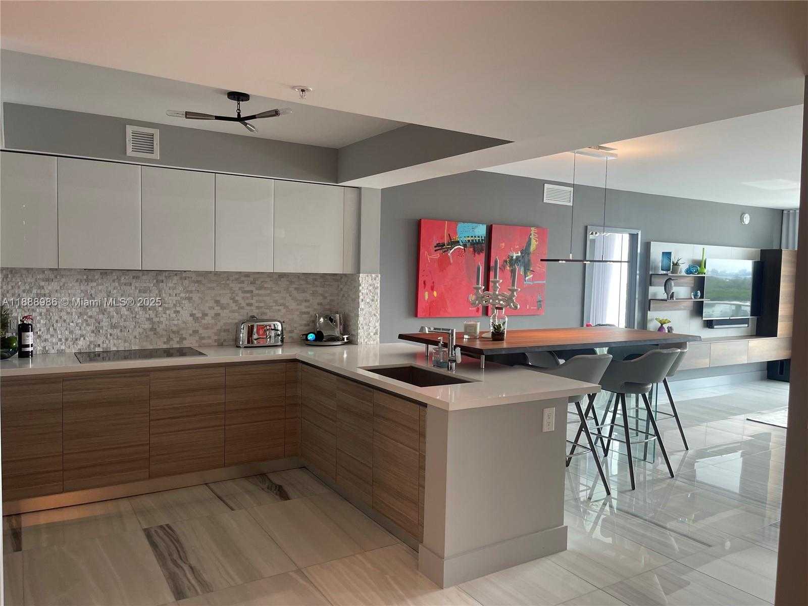 Small Image of Sunny Isles Beach Number 7