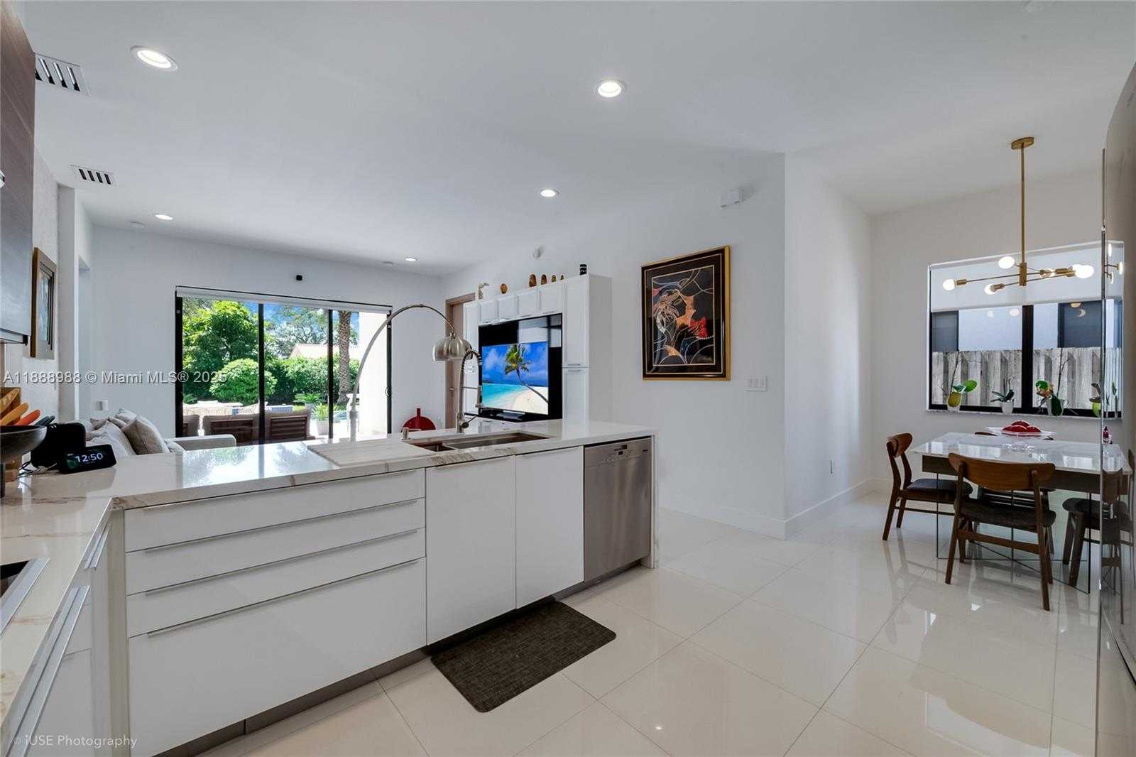 Small Image of 6236 SOUTH WEST 26TH ST, Miami Number 10
