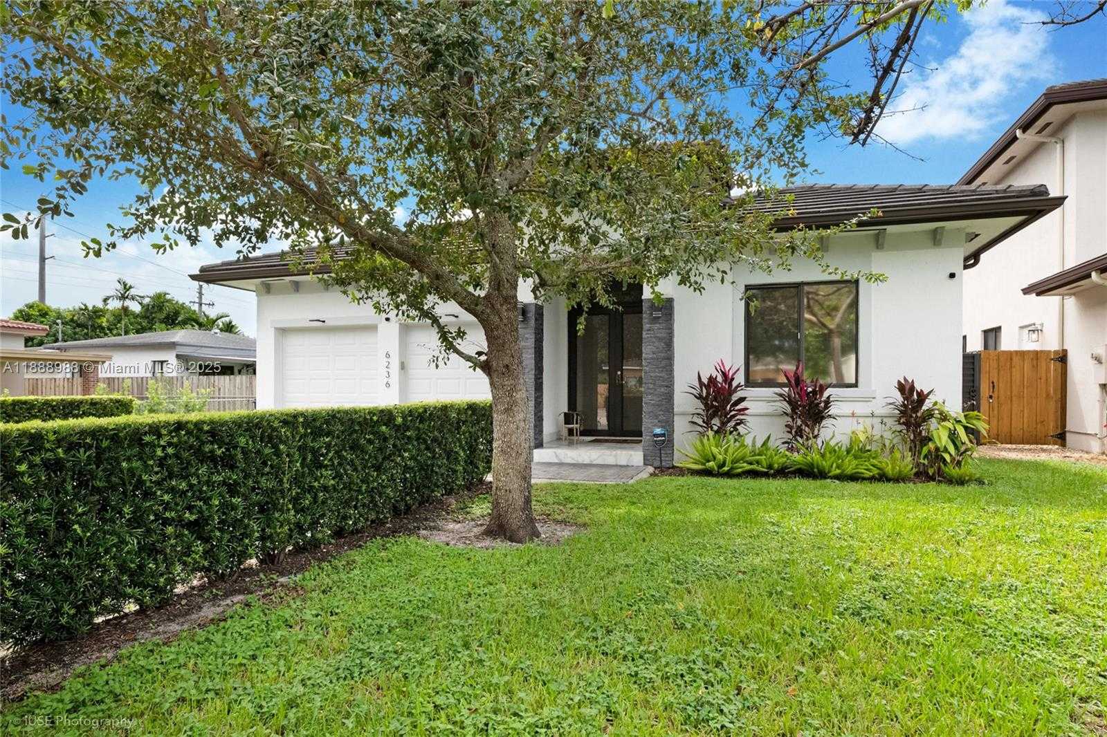 Small Image of 6236 SOUTH WEST 26TH ST, Miami Number 2