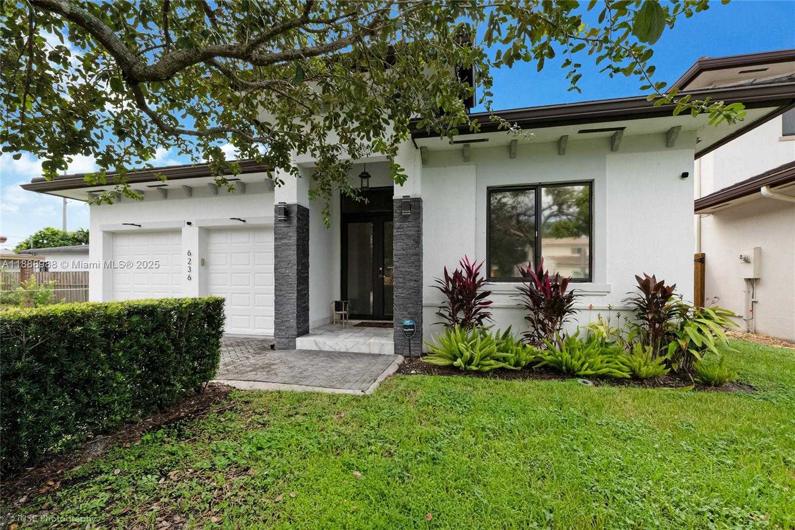 Small Image of 6236 SOUTH WEST 26TH ST, Miami Number 3