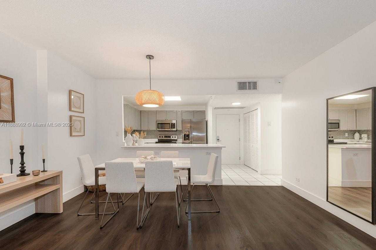 Small Image of 2301 COLLINS AVE #333, Miami Beach Number 10
