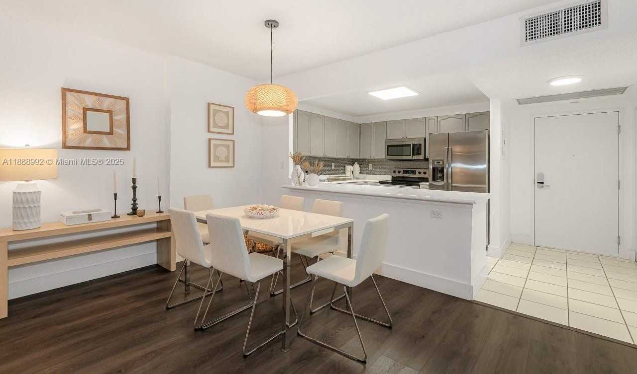 Small Image of 2301 COLLINS AVE #333, Miami Beach Number 11
