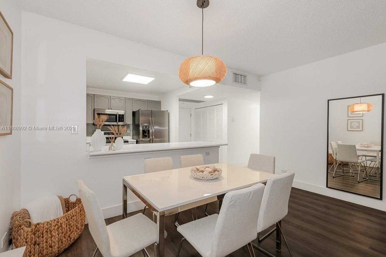 Small Image of 2301 COLLINS AVE #333, Miami Beach Number 12