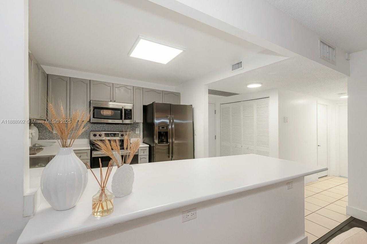 Small Image of 2301 COLLINS AVE #333, Miami Beach Number 13