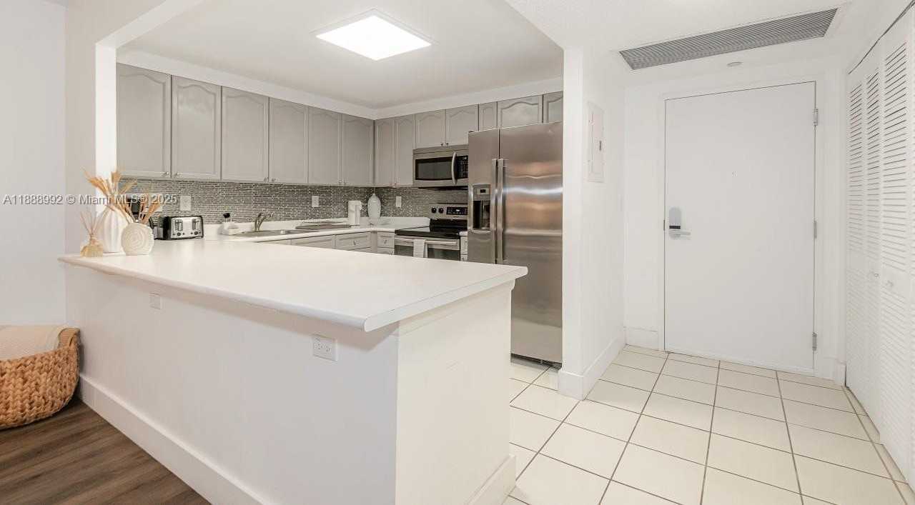 Small Image of 2301 COLLINS AVE #333, Miami Beach Number 14