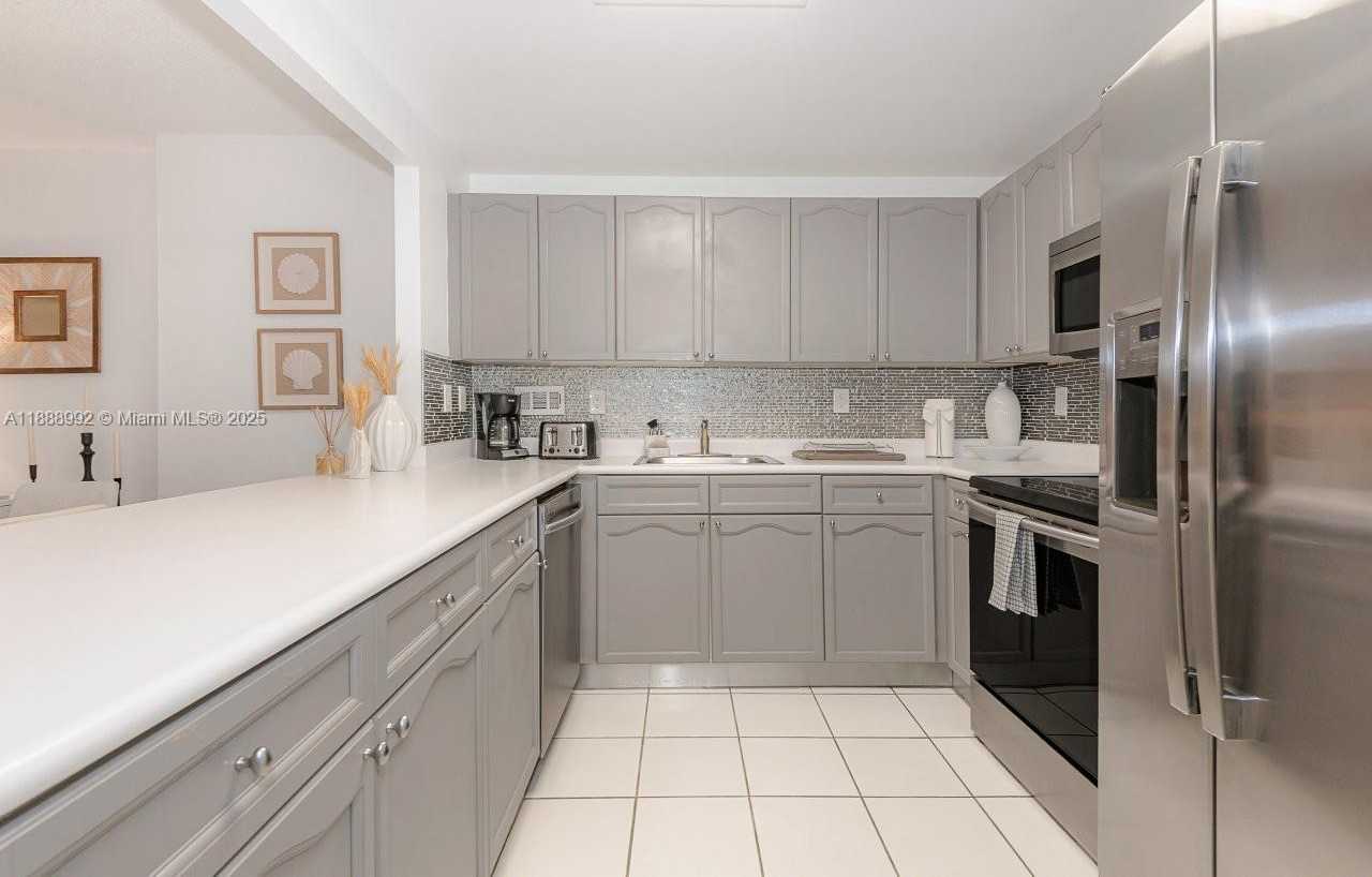 Small Image of 2301 COLLINS AVE #333, Miami Beach Number 16