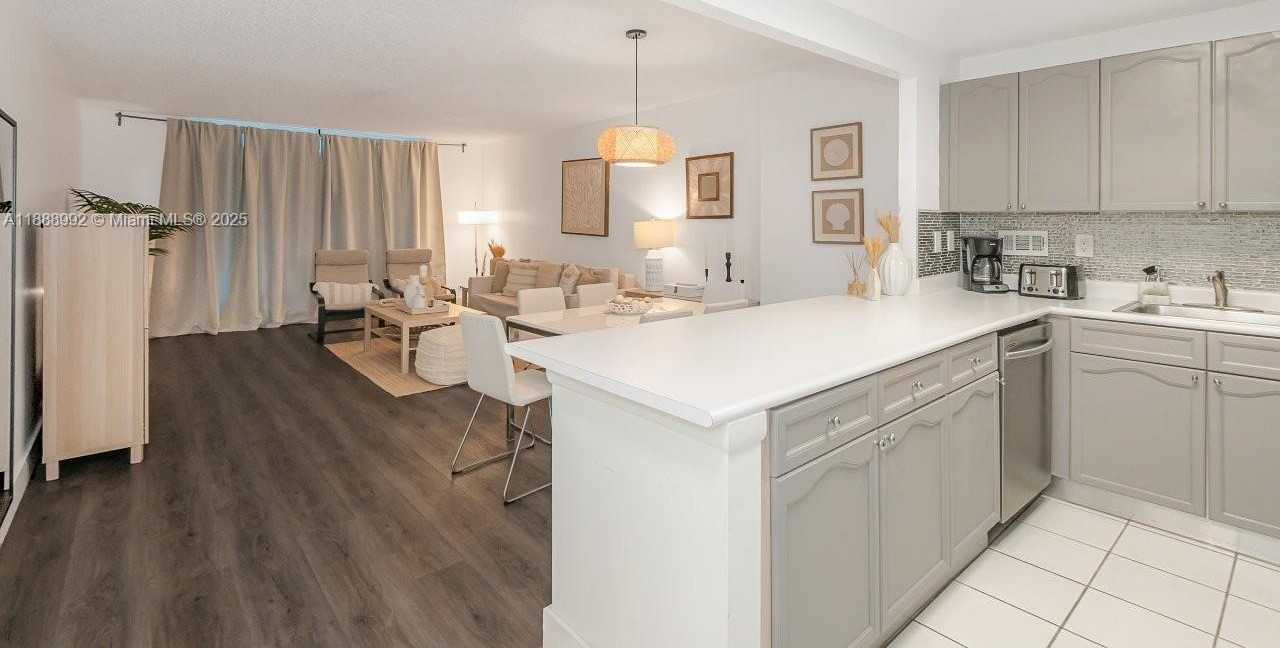 Small Image of 2301 COLLINS AVE #333, Miami Beach Number 17