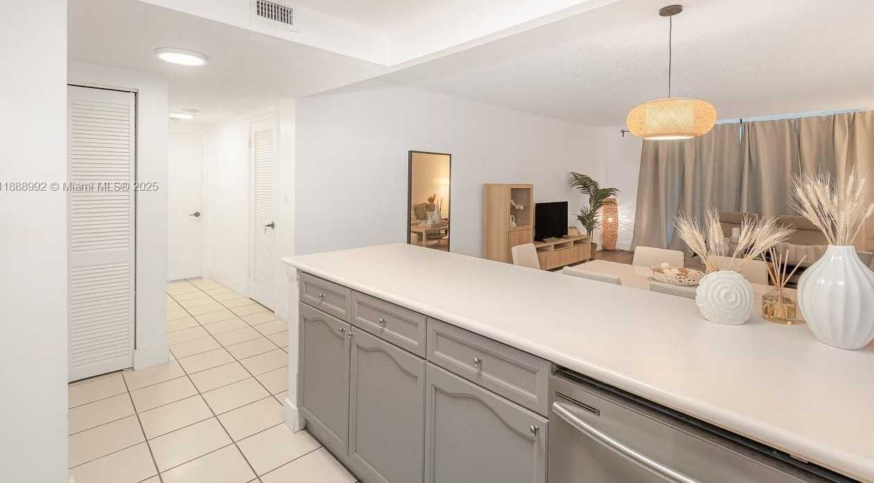 Small Image of 2301 COLLINS AVE #333, Miami Beach Number 18