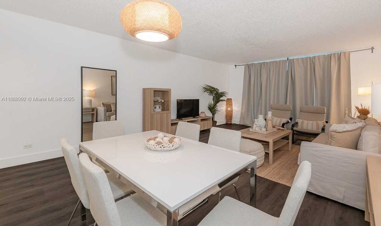 Small Image of 2301 COLLINS AVE #333, Miami Beach Number 2