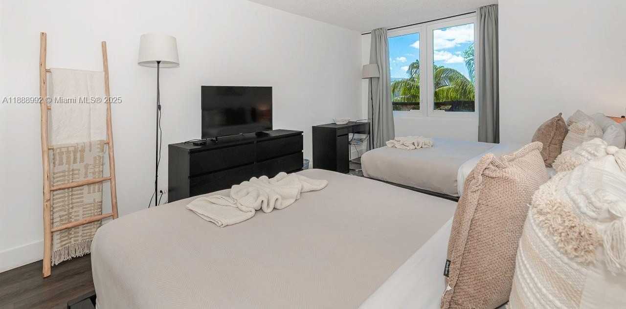 Small Image of 2301 COLLINS AVE #333, Miami Beach Number 21