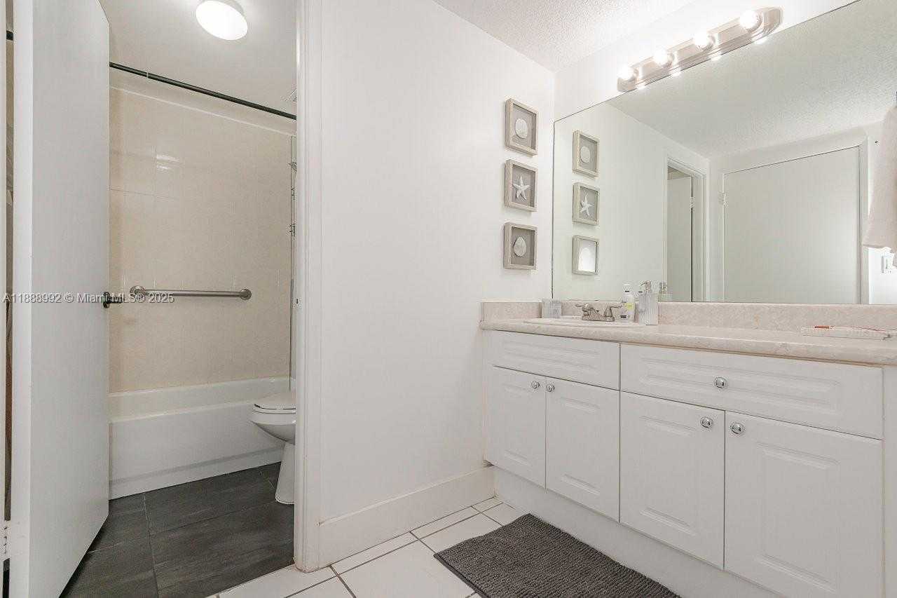 Small Image of 2301 COLLINS AVE #333, Miami Beach Number 25