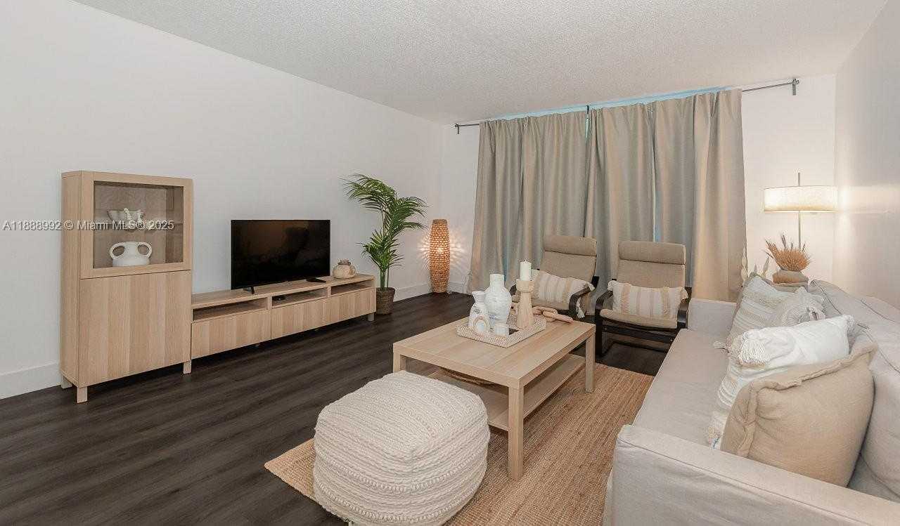 Small Image of 2301 COLLINS AVE #333, Miami Beach Number 3
