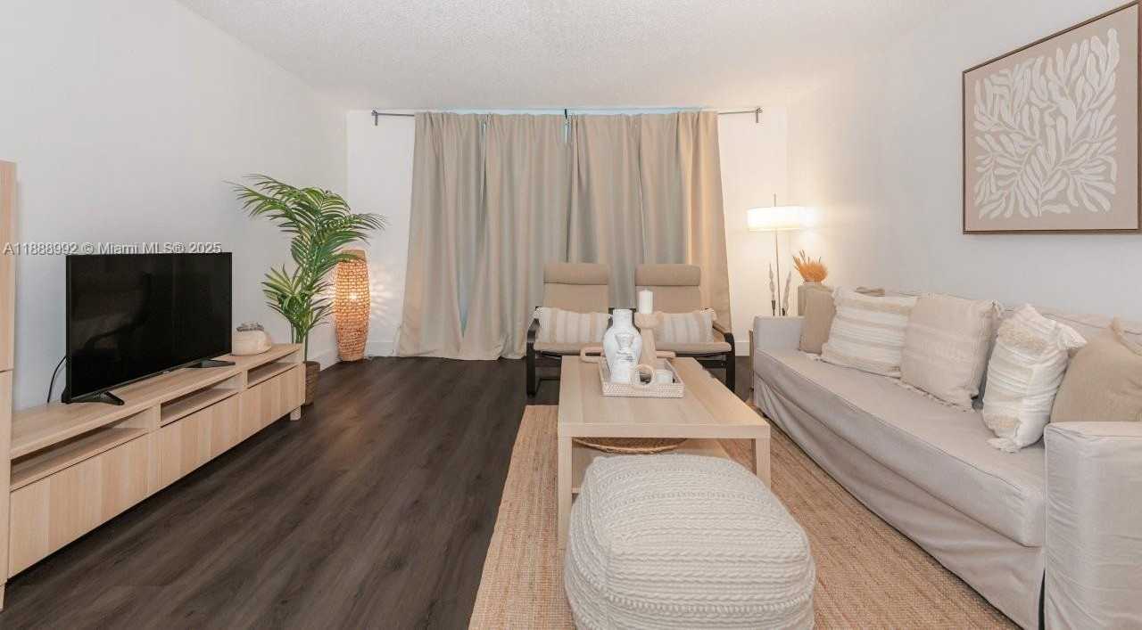 Small Image of 2301 COLLINS AVE #333, Miami Beach Number 4