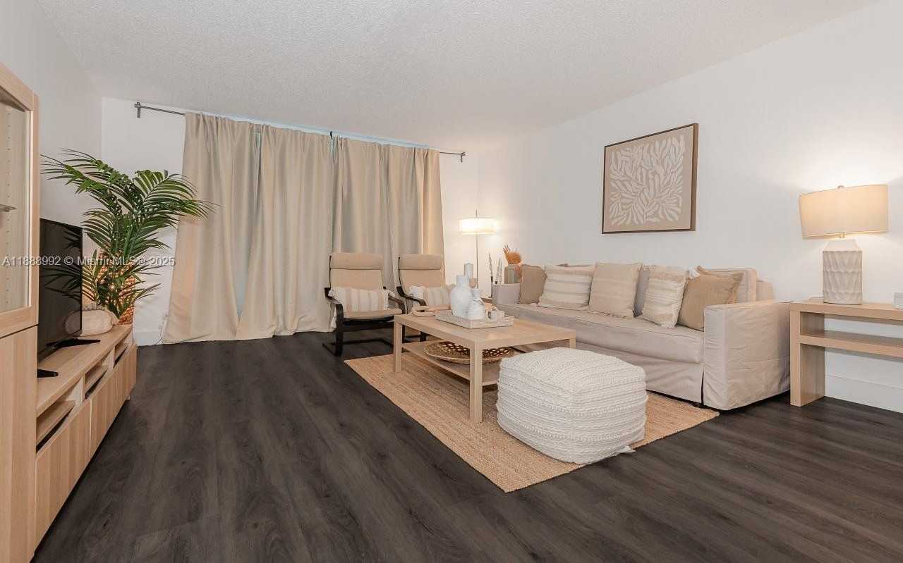 Small Image of 2301 COLLINS AVE #333, Miami Beach Number 5