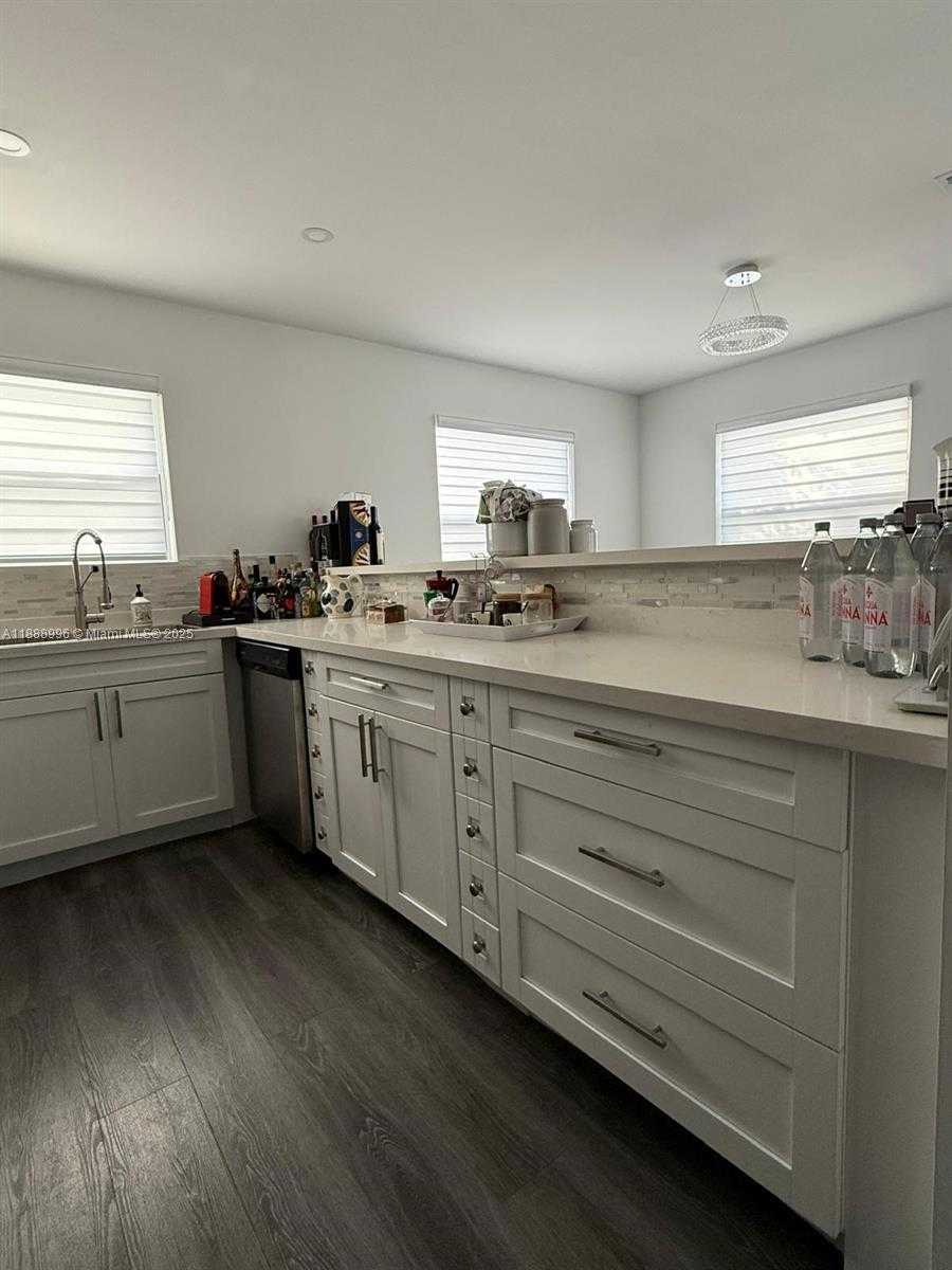 Small Image of 5629 NORTH WEST 31ST AVE, Miami Number 11