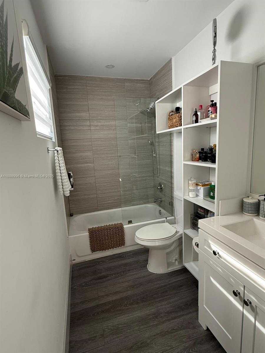 Small Image of 5629 NORTH WEST 31ST AVE, Miami Number 17