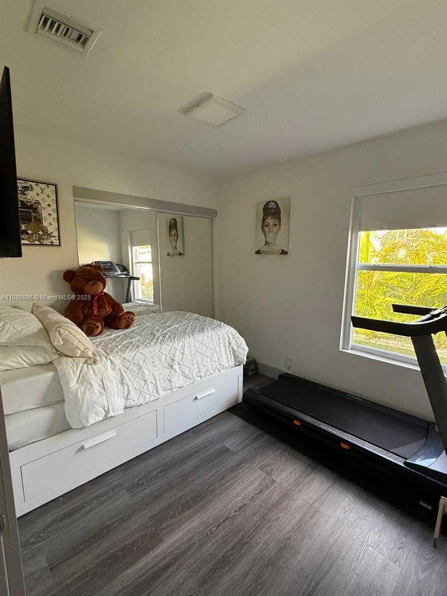 Small Image of 5629 NORTH WEST 31ST AVE, Miami Number 19