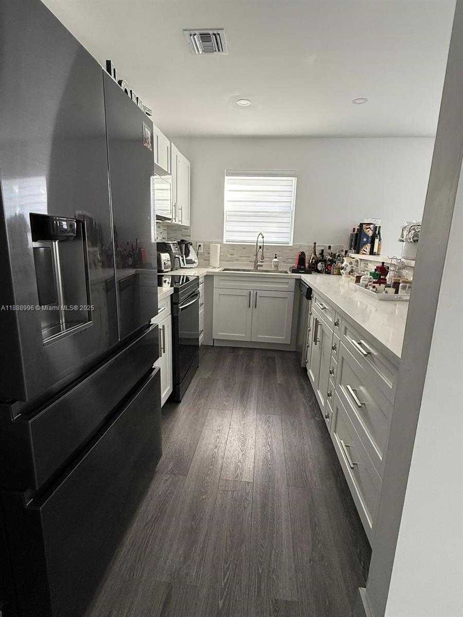 Small Image of 5629 NORTH WEST 31ST AVE, Miami Number 2