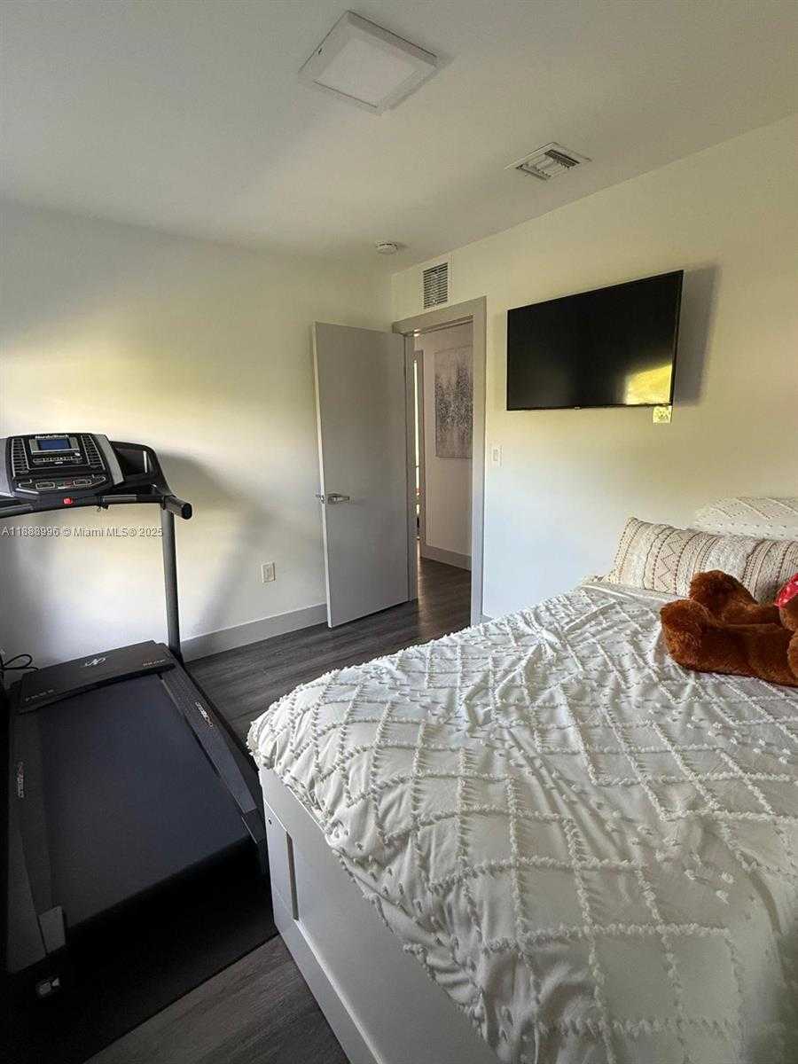 Small Image of 5629 NORTH WEST 31ST AVE, Miami Number 20