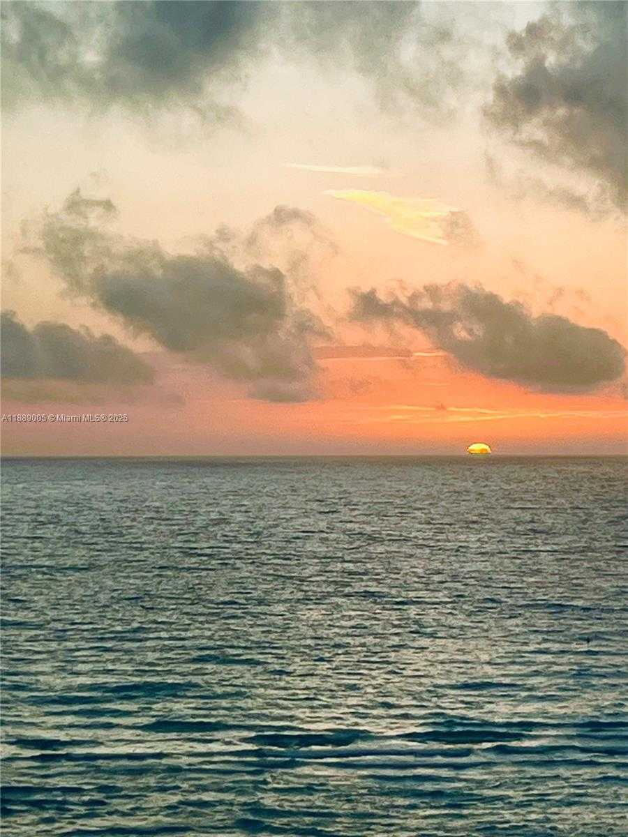 Small Image of 5601 COLLINS AVE #1607, Miami Beach Number 10