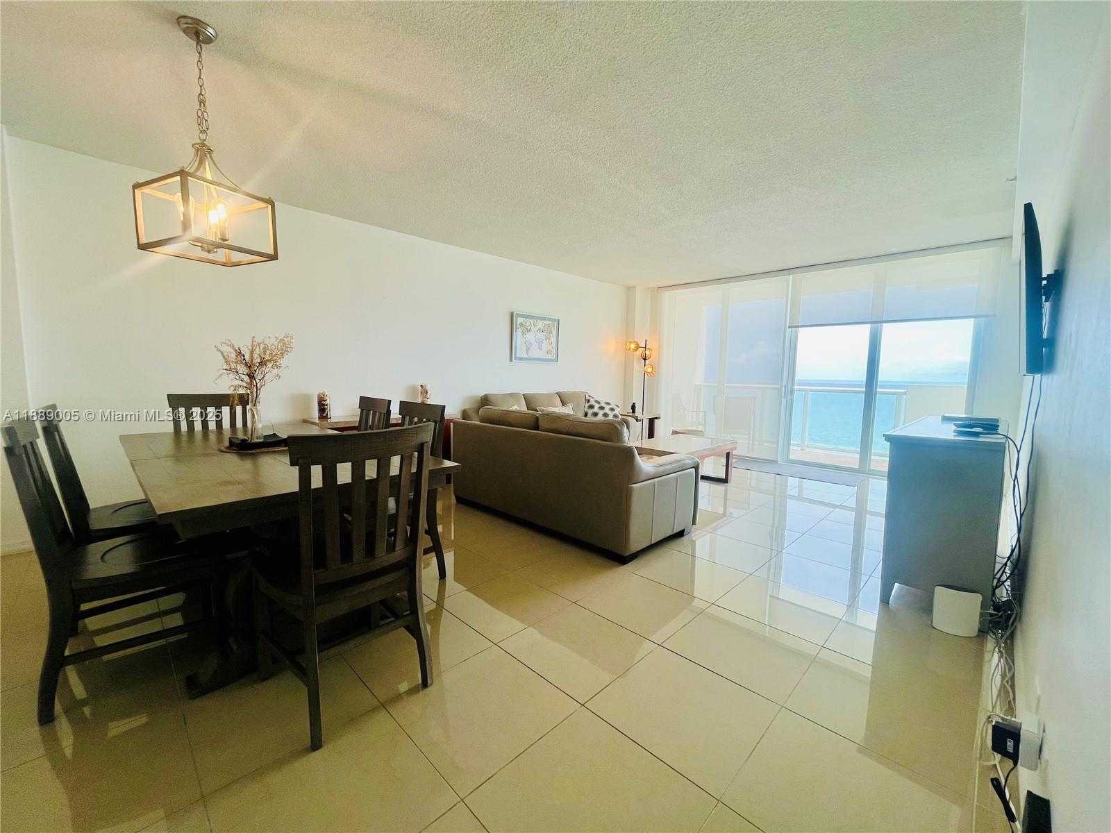 Small Image of 5601 COLLINS AVE #1607, Miami Beach Number 2