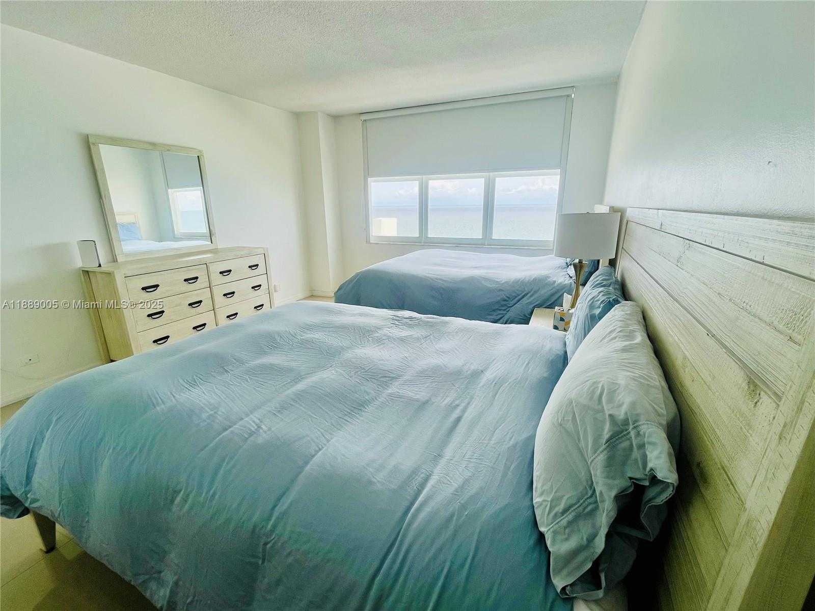 Small Image of 5601 COLLINS AVE #1607, Miami Beach Number 3