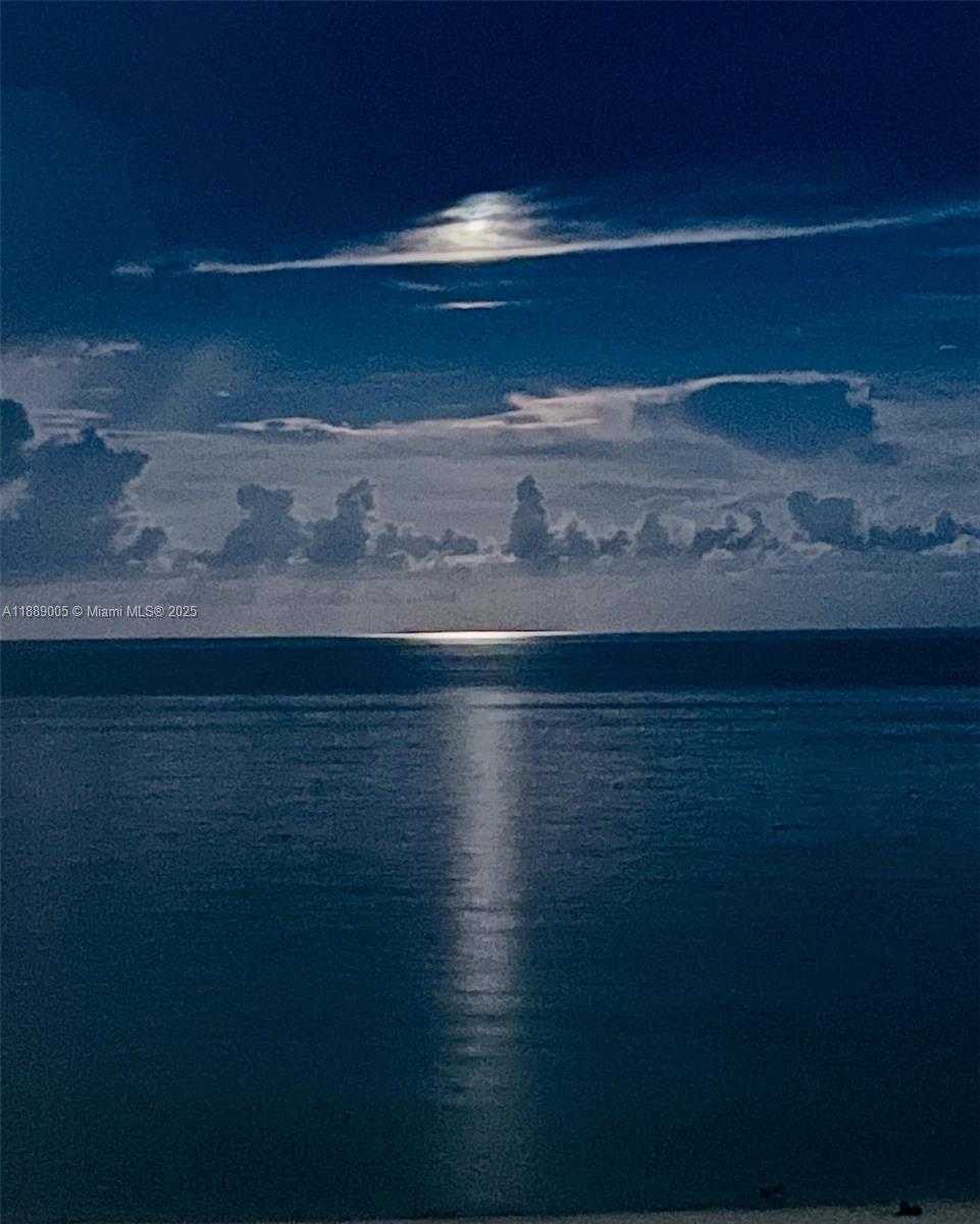 Small Image of 5601 COLLINS AVE #1607, Miami Beach Number 5