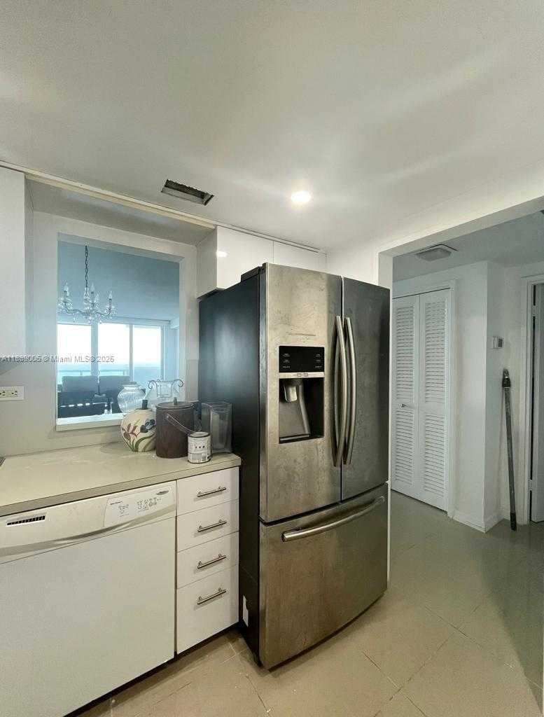 Small Image of 5601 COLLINS AVE #1607, Miami Beach Number 7