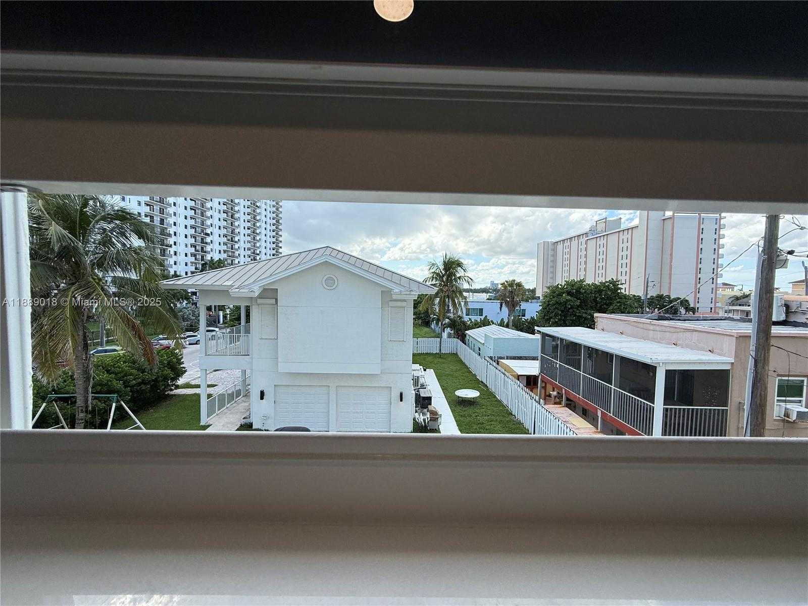 Small Image of 901 SOUTH SURF RD #306, Hollywood Number 27