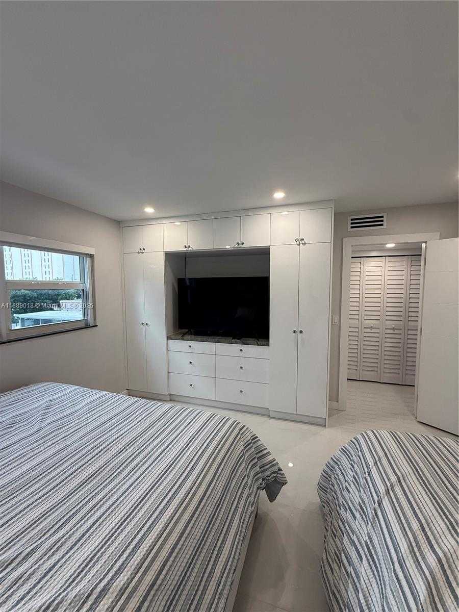 Small Image of 901 SOUTH SURF RD #306, Hollywood Number 30