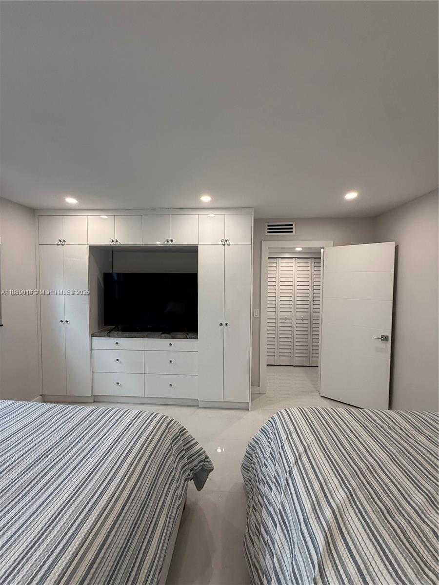 Small Image of 901 SOUTH SURF RD #306, Hollywood Number 31