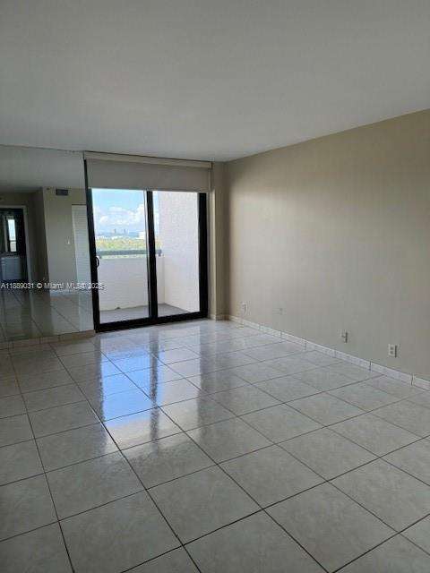 Small Image of 2555 COLLINS AVE #1910, Miami Beach Number 2