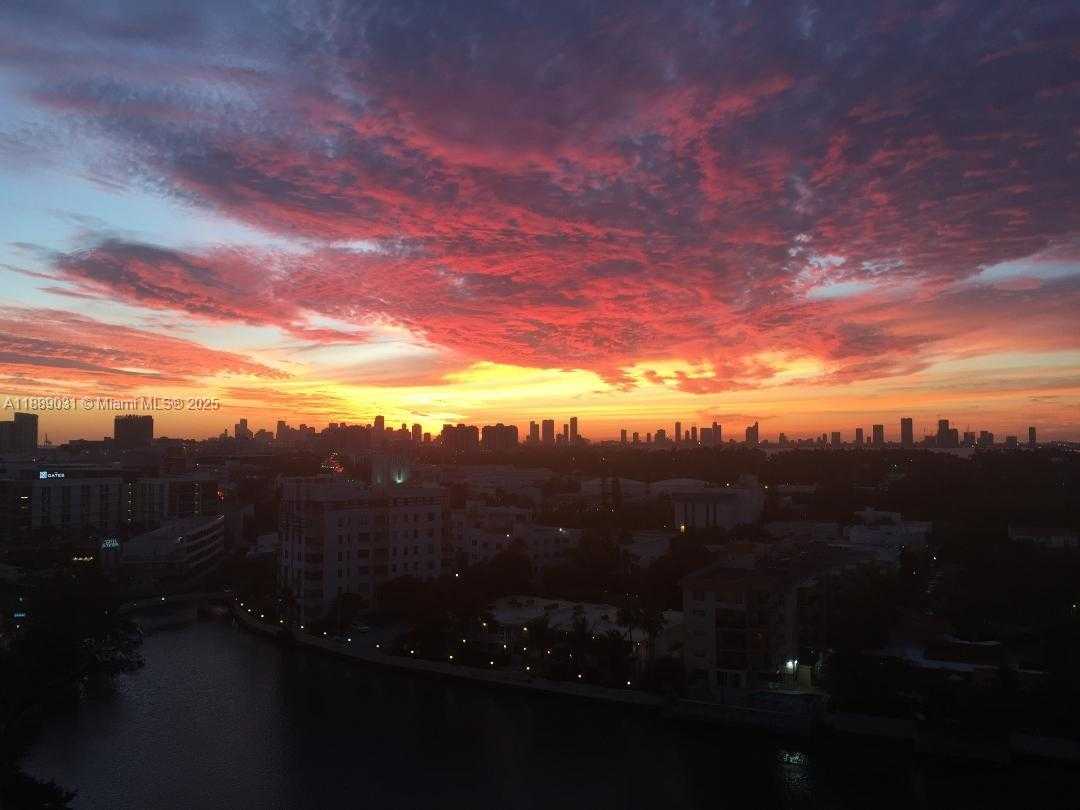 Small Image of 2555 COLLINS AVE #1910, Miami Beach Number 26