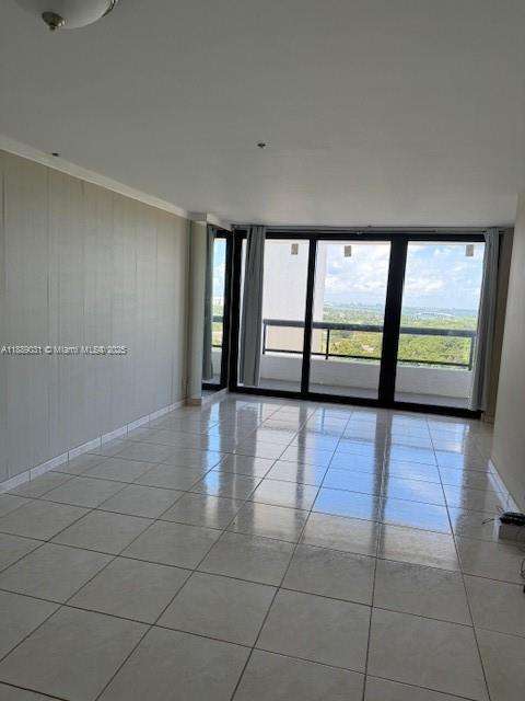 Small Image of 2555 COLLINS AVE #1910, Miami Beach Number 3