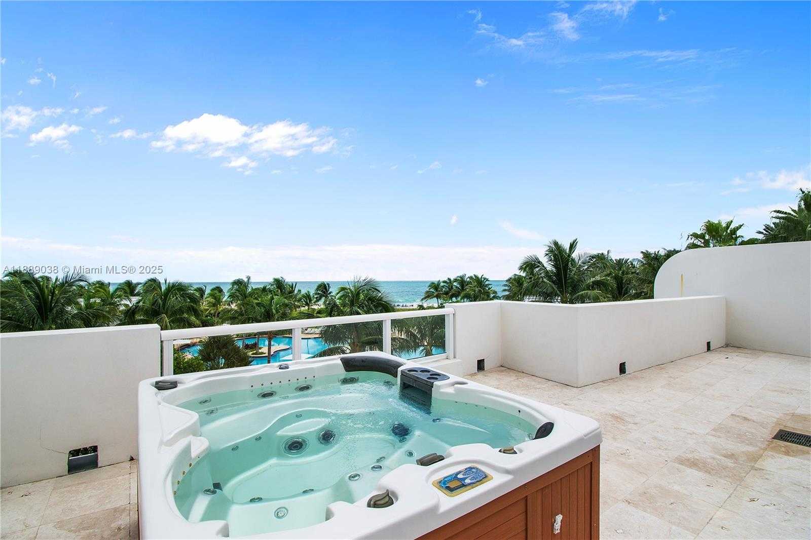 Small Image of 50 SOUTH POINTE DR #TWN2, Miami Beach Number 15