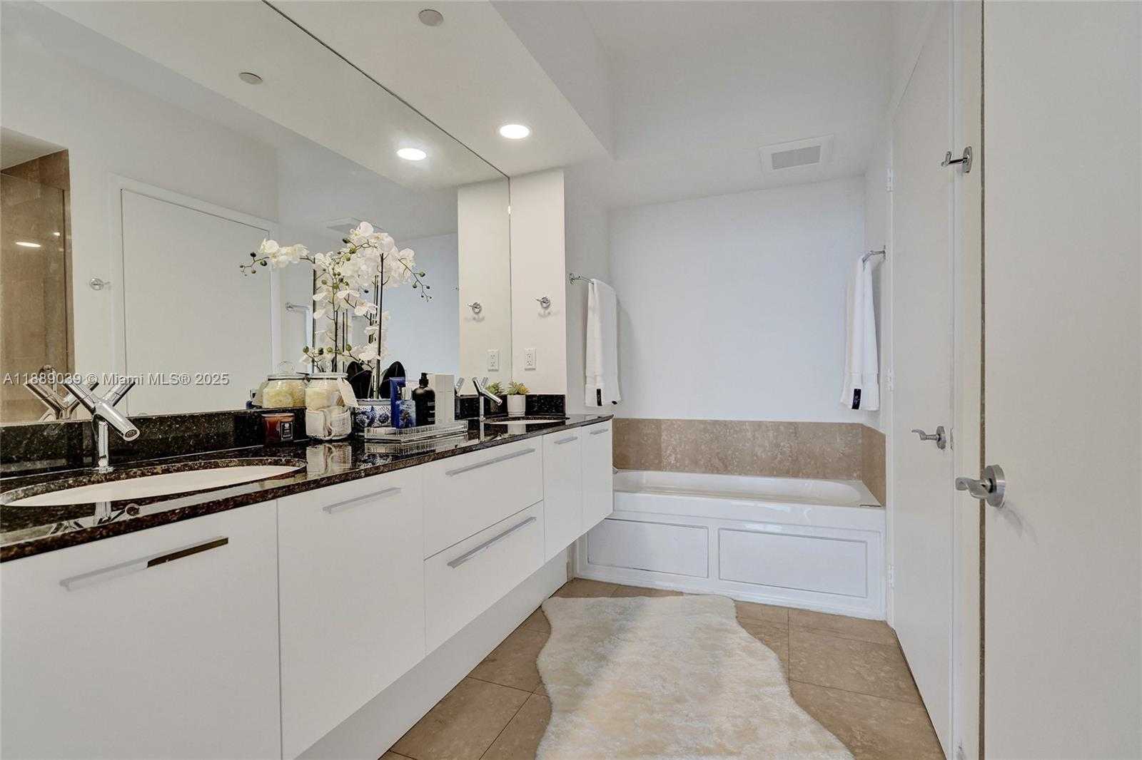 Small Image of 400 ALTON RD #1505, Miami Beach Number 13