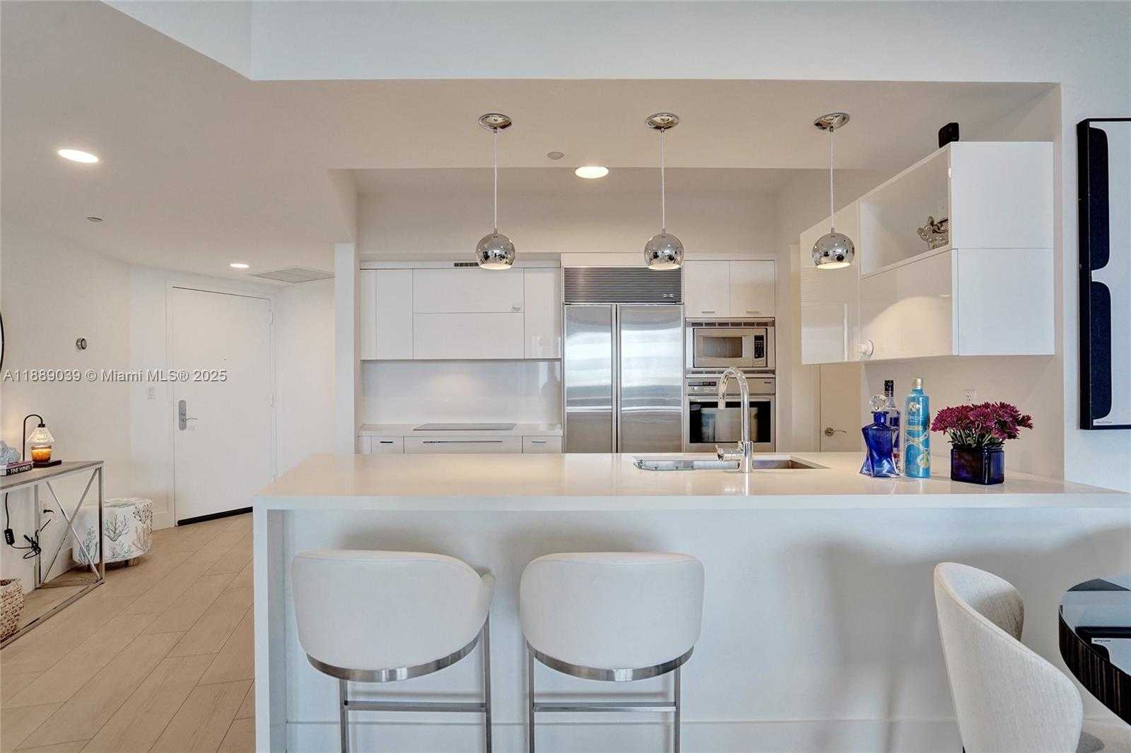 Small Image of 400 ALTON RD #1505, Miami Beach Number 5