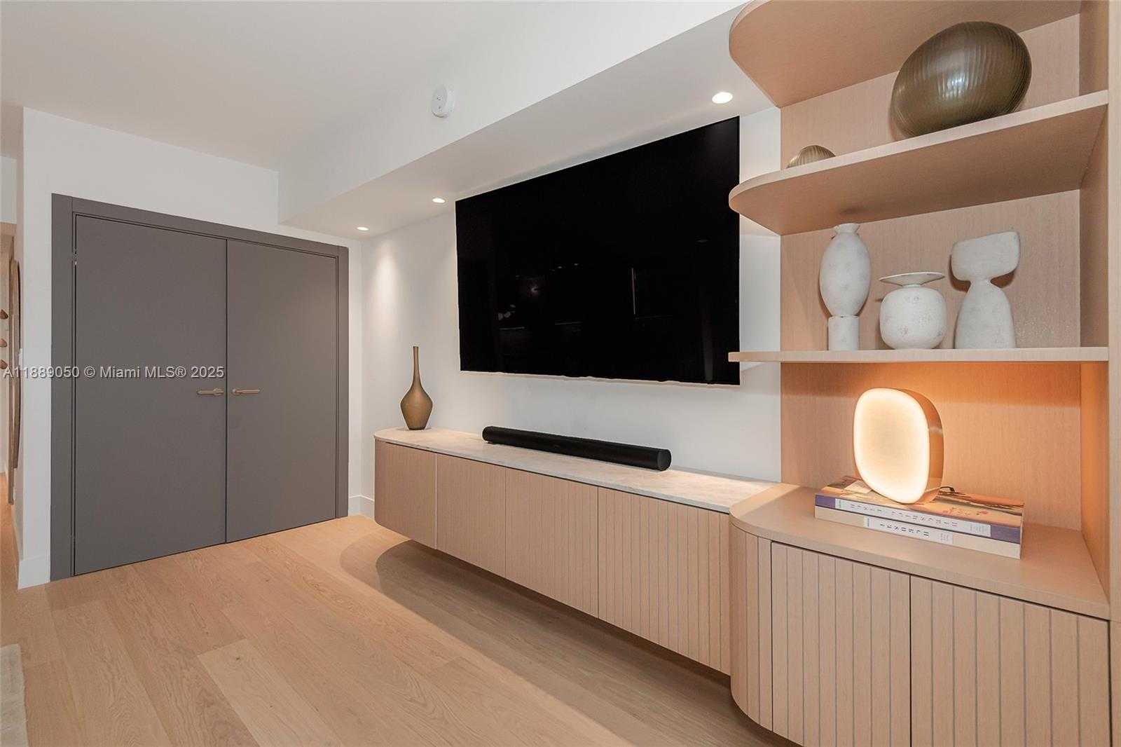 Small Image of 2301 COLLINS AVE #1527, Miami Beach Number 13