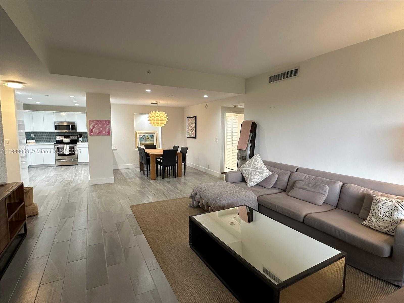 Small Image of 201 CRANDON BLVD #302, Key Biscayne Number 3