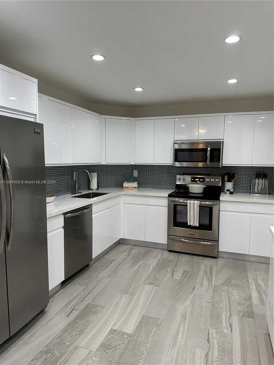 Small Image of 201 CRANDON BLVD #302, Key Biscayne Number 6