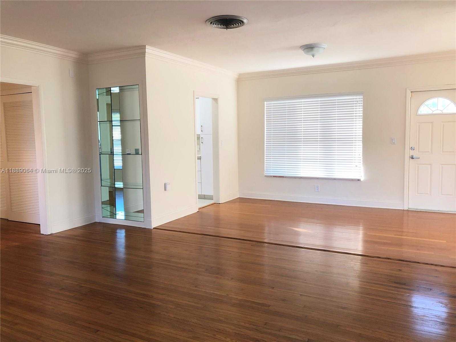 Small Image of 20 PALERMO AVE, Coral Gables Number 2