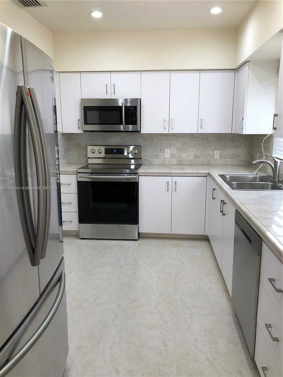 Small Image of 20 PALERMO AVE, Coral Gables Number 3