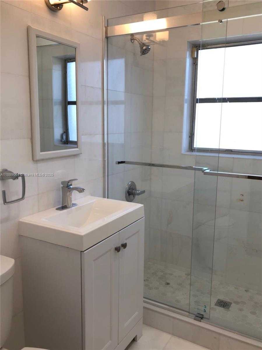 Small Image of 20 PALERMO AVE, Coral Gables Number 4