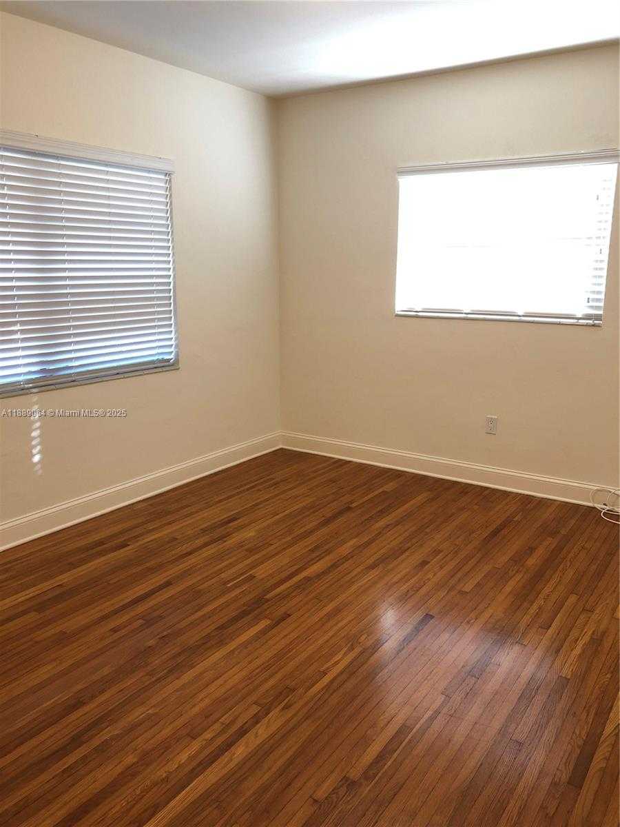 Small Image of 20 PALERMO AVE, Coral Gables Number 5