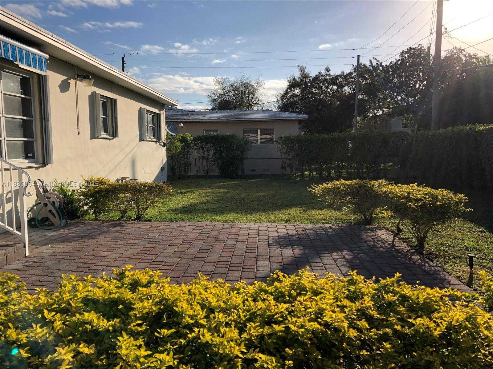 Small Image of 20 PALERMO AVE, Coral Gables Number 9